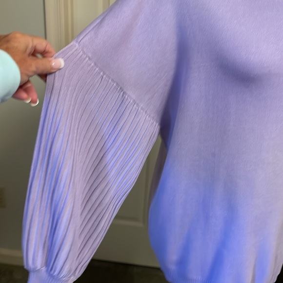 Beautiful lilac colored Calvin Klein lightweight sweater - Picture 2 of 5